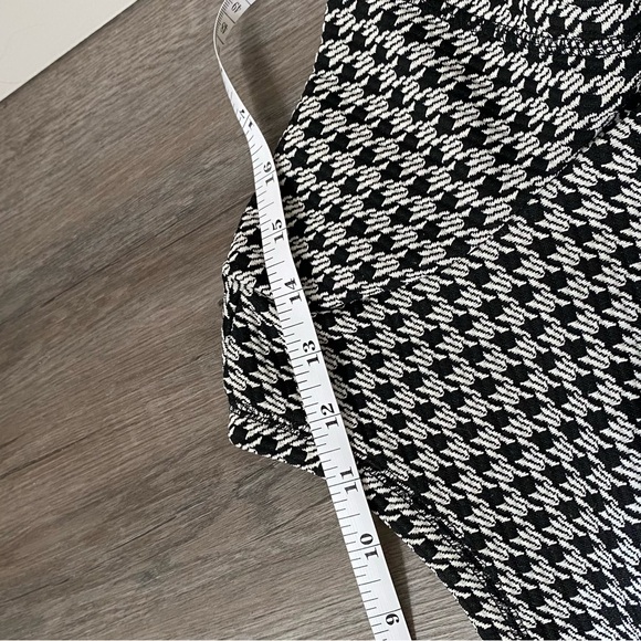 Dynamite - Bodycon Dress - Low Back V - Pencil Dress - Small - Houndstooth - Picture 9 of 11